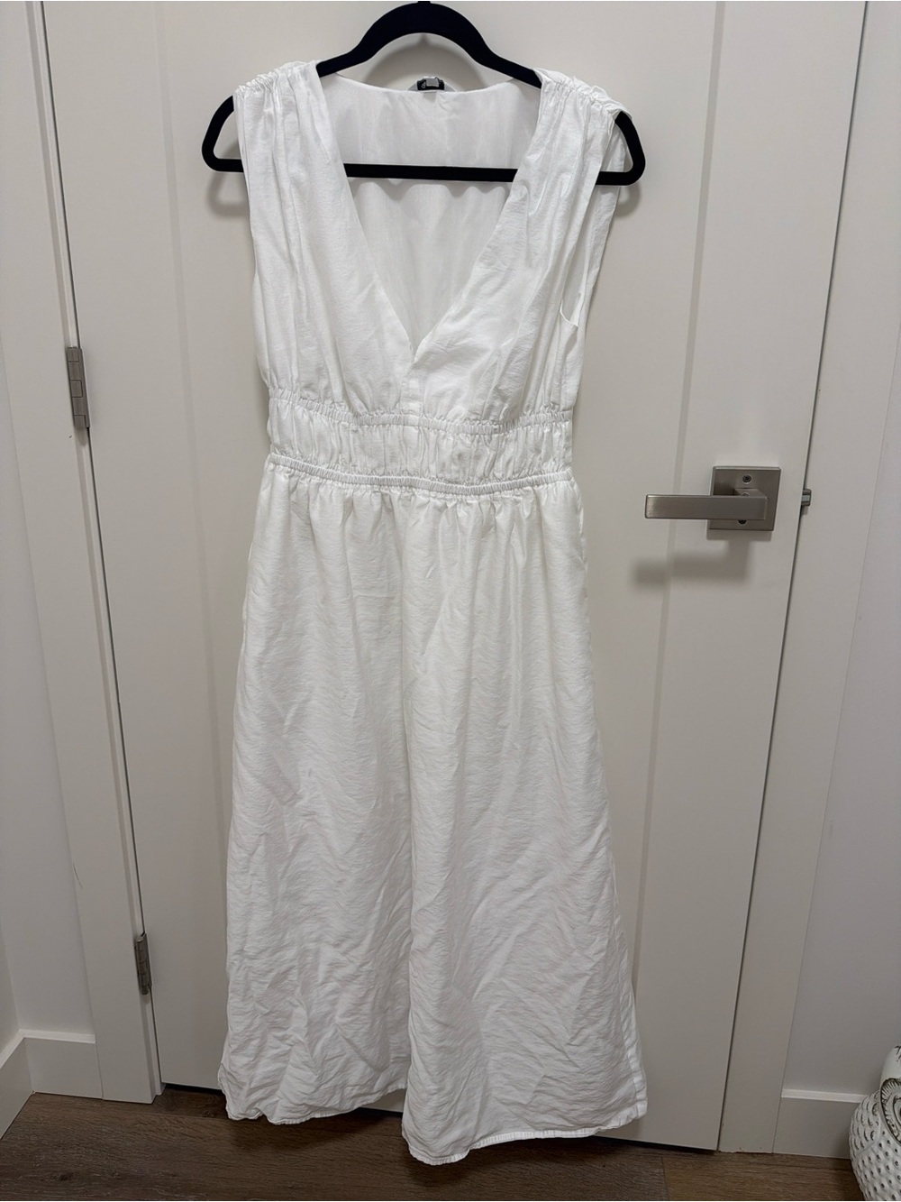 Reitmans White Sleeveless V-Neck Maxi Dress